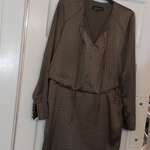 Moss green dress with tie at neck details.